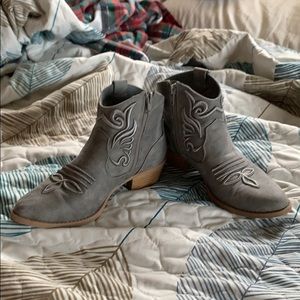 Super cute booties!!